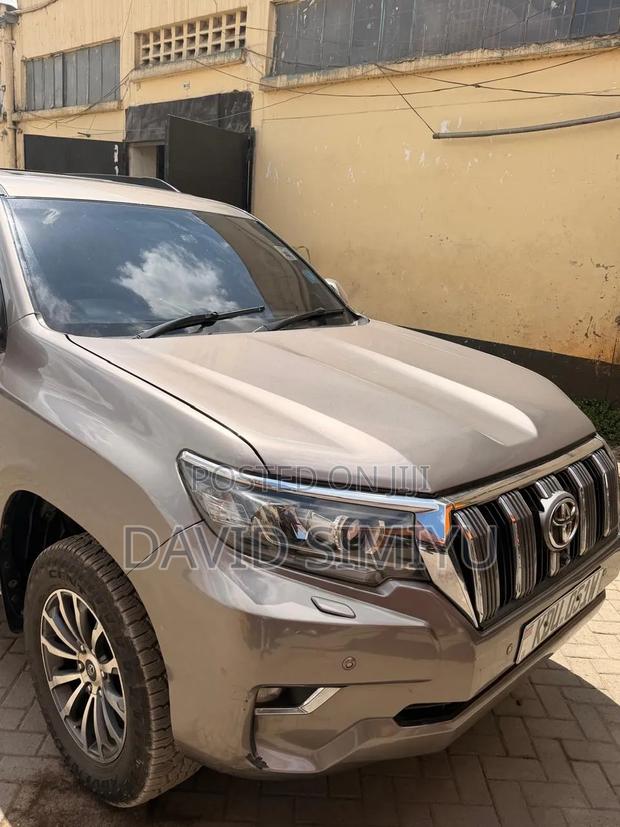 Toyota Land Cruiser Prado 2015 Gray