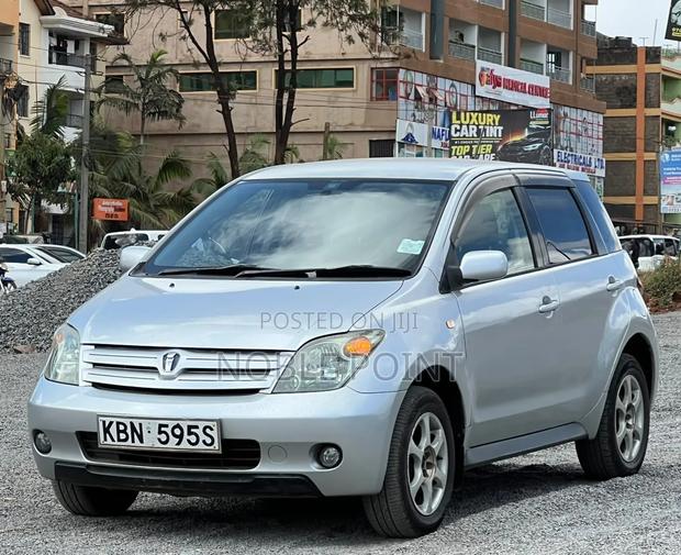 Toyota IST 2003 Silver