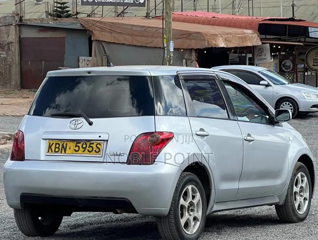 Toyota IST 2003 Silver