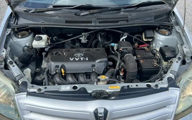 Toyota IST 2003 Silver