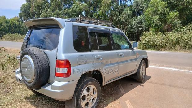 Mitsubishi Pajero IO 2000 Silver