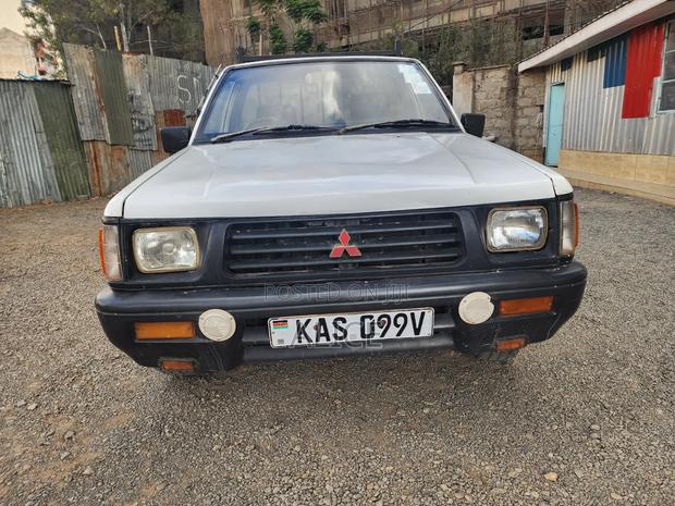 Mitsubishi L200 2007 White