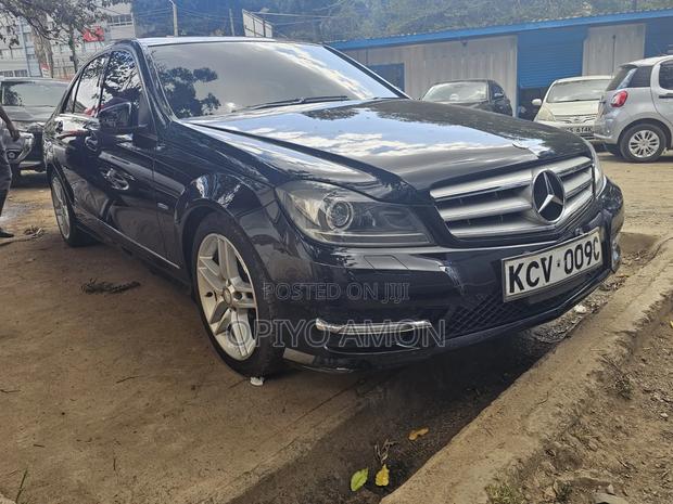 Mercedes-Benz C200 2014 Black