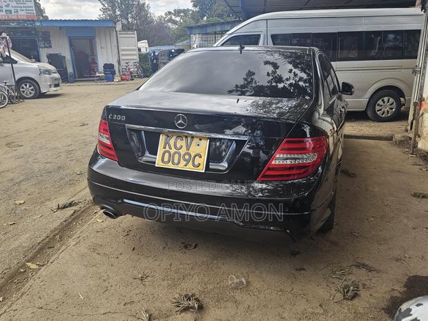 Mercedes-Benz C200 2014 Black