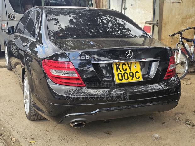 Mercedes-Benz C200 2014 Black