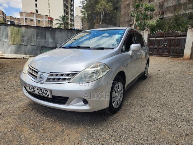 Nissan Tiida 2008 Silver