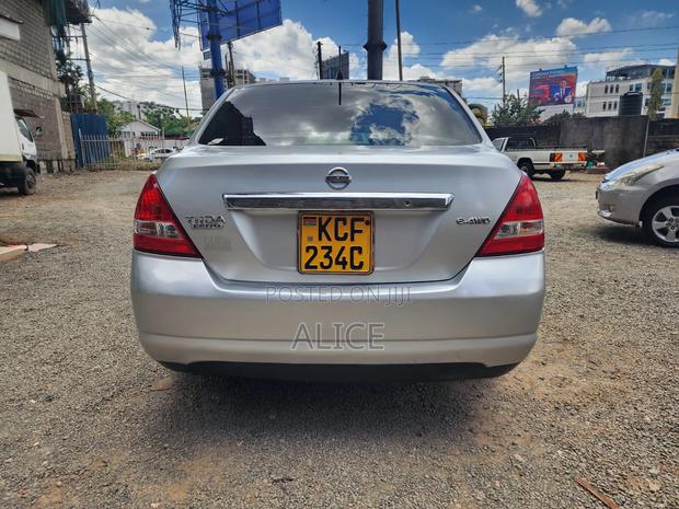 Nissan Tiida 2008 Silver