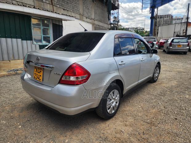 Nissan Tiida 2008 Silver