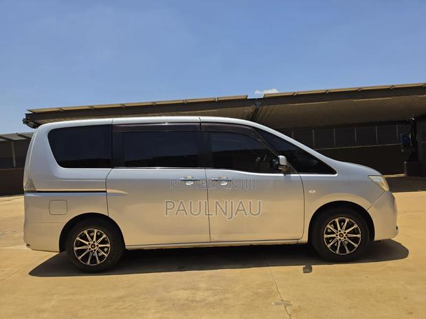 Nissan Serena 2011