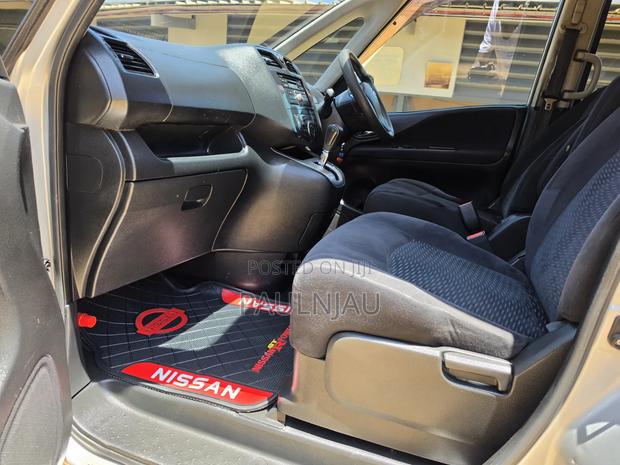 Nissan Serena 2011
