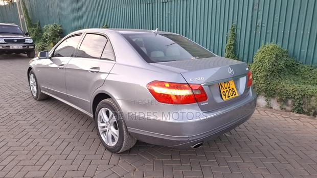 Mercedes-Benz E200 2009 Gray