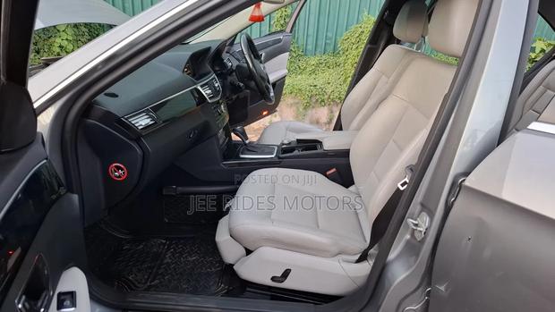 Mercedes-Benz E200 2009 Gray