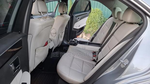 Mercedes-Benz E200 2009 Gray