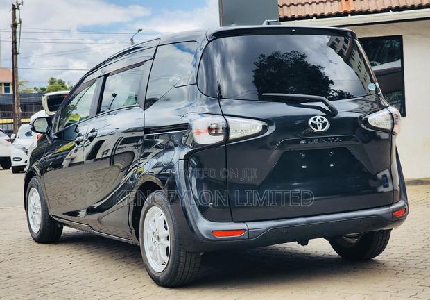 Toyota Sienta 1.5 FWD 2020 Black