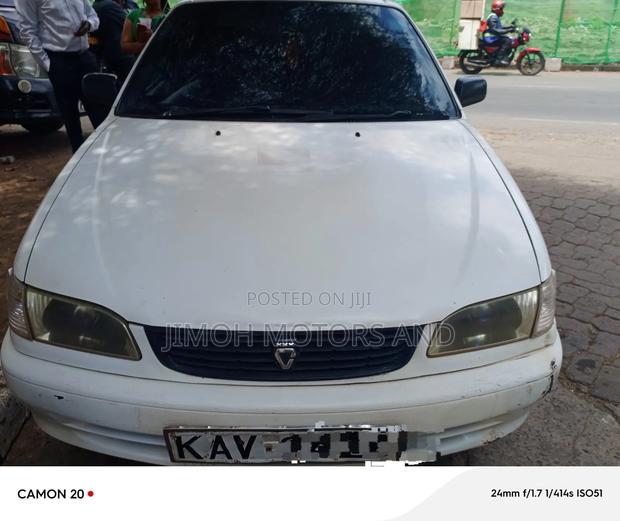 Toyota Corolla 1998 White