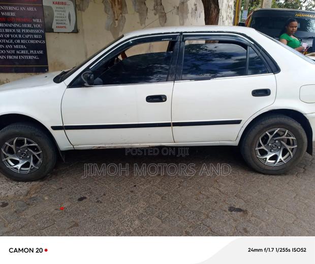 Toyota Corolla 1998 White