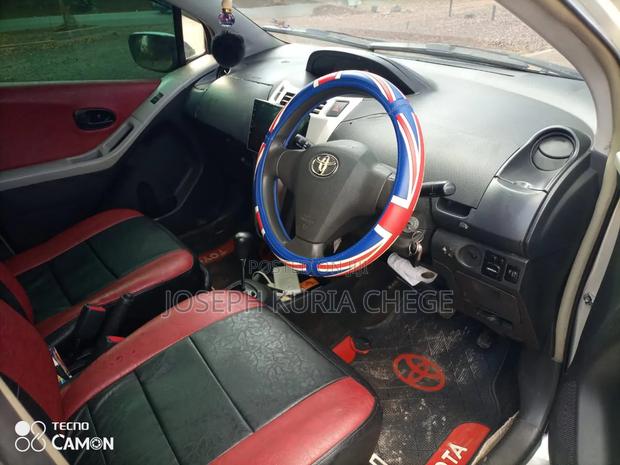 Toyota Vitz 1.3 FWD 5dr 2009 Silver