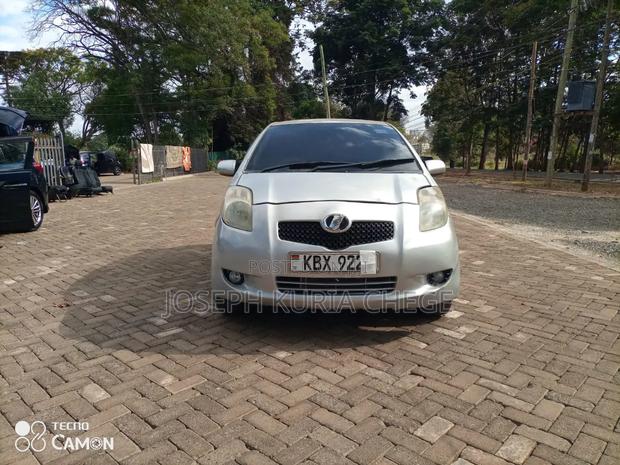 Toyota Vitz 1.3 FWD 5dr 2009 Silver