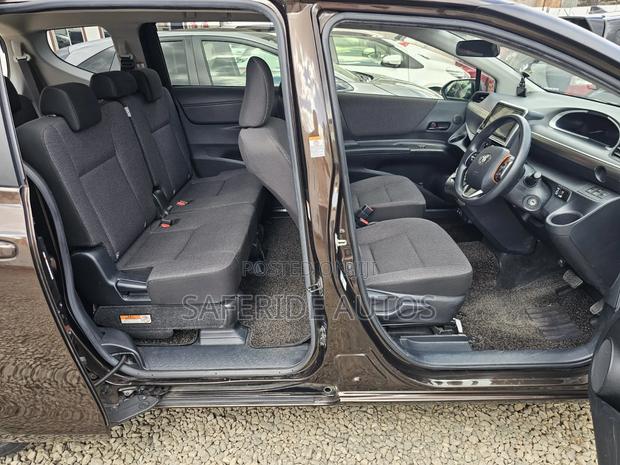 Toyota Sienta 1.5 Hybrid FWD (6-seater) 2019 Burgundy