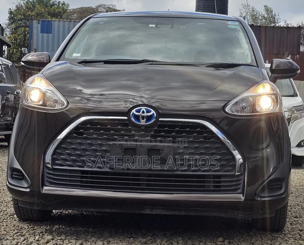 Toyota Sienta 1.5 Hybrid FWD (6-seater) 2019 Burgundy