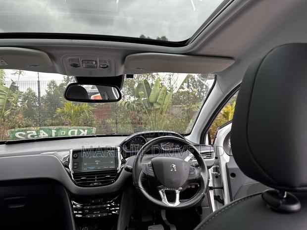 Peugeot 2008 2019 White