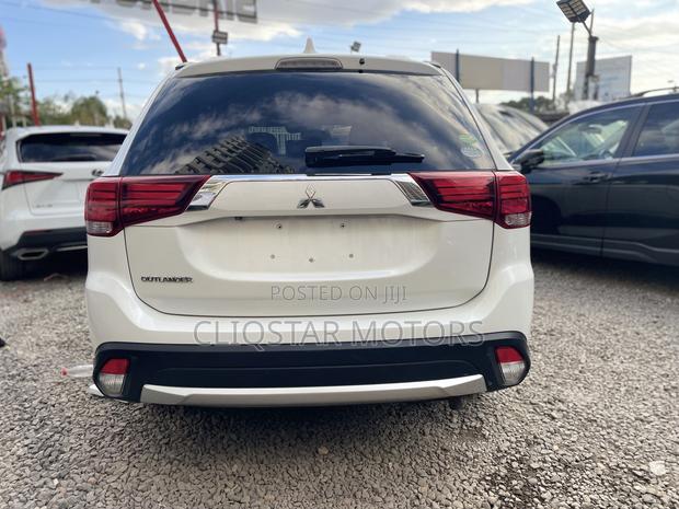 Mitsubishi Outlander LE FWD 2018 White