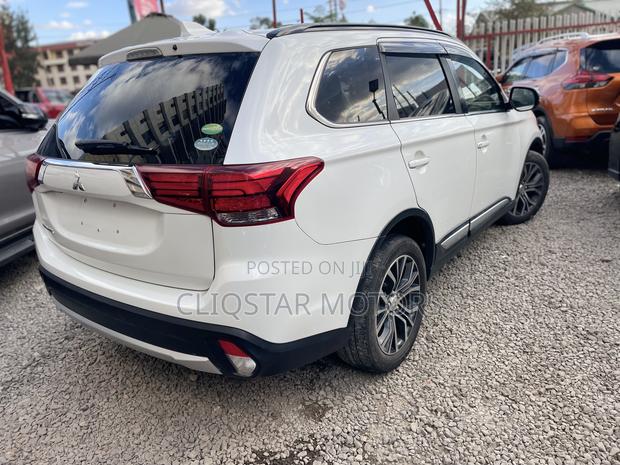Mitsubishi Outlander LE FWD 2018 White