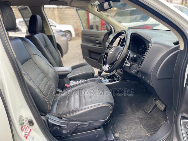 Mitsubishi Outlander LE FWD 2018 White
