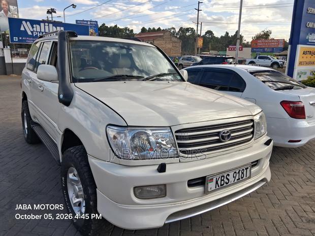 Toyota Land Cruiser 2002 White