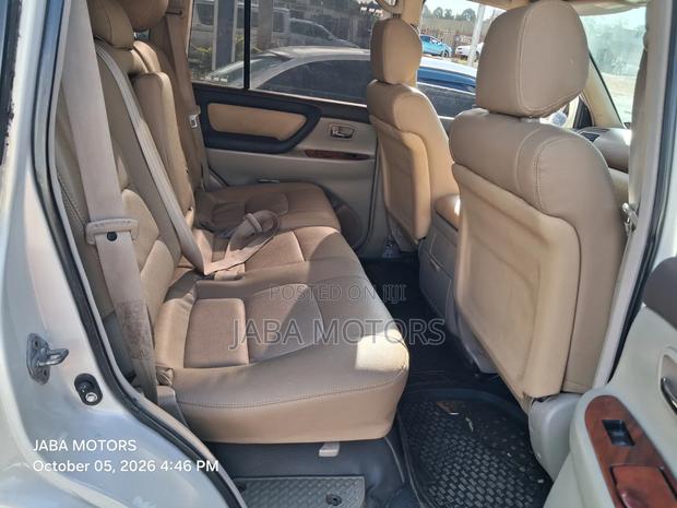 Toyota Land Cruiser 2002 White