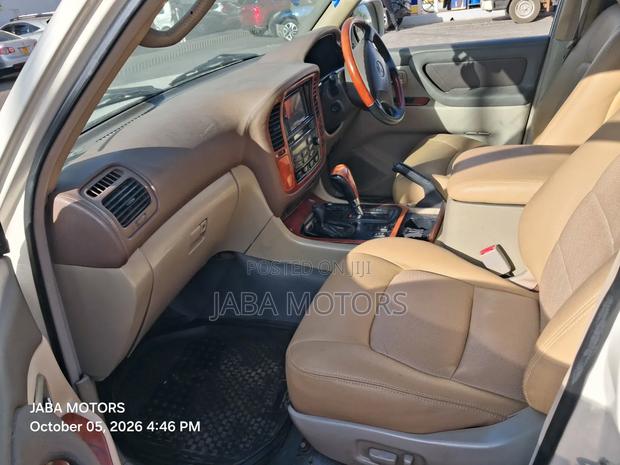 Toyota Land Cruiser 2002 White