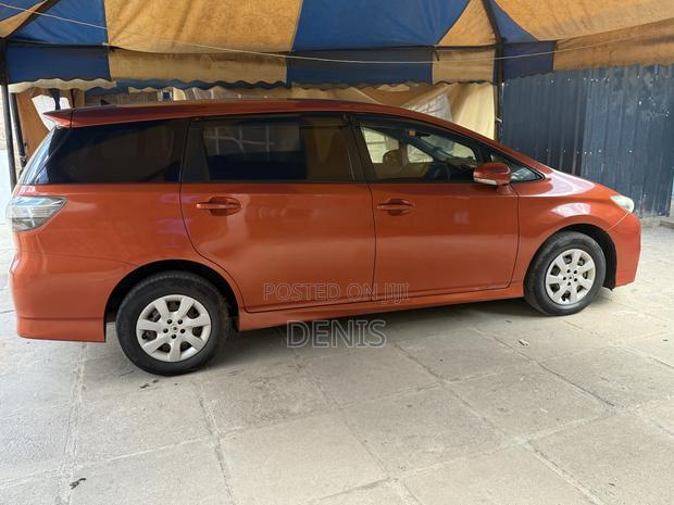 Toyota Wish 2012 Orange