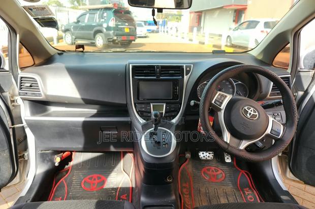 Toyota Ractis 2015 Gray