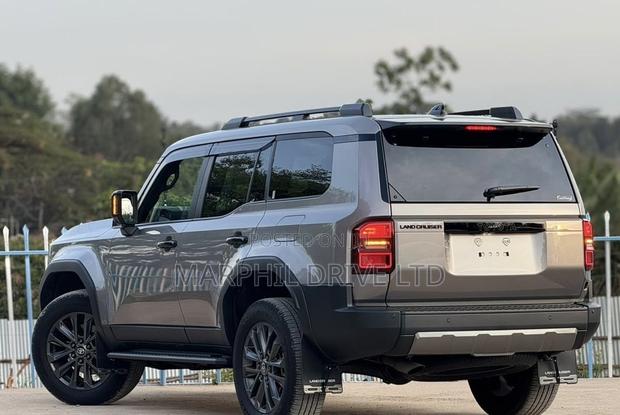 Toyota Land Cruiser 2024 Gold