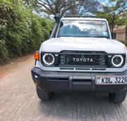 Toyota Land Cruiser 2023 White for sale