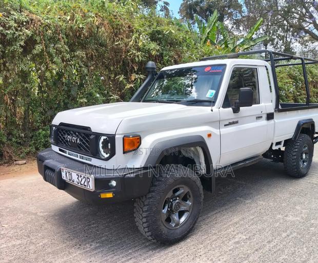 Toyota Land Cruiser 2023 White