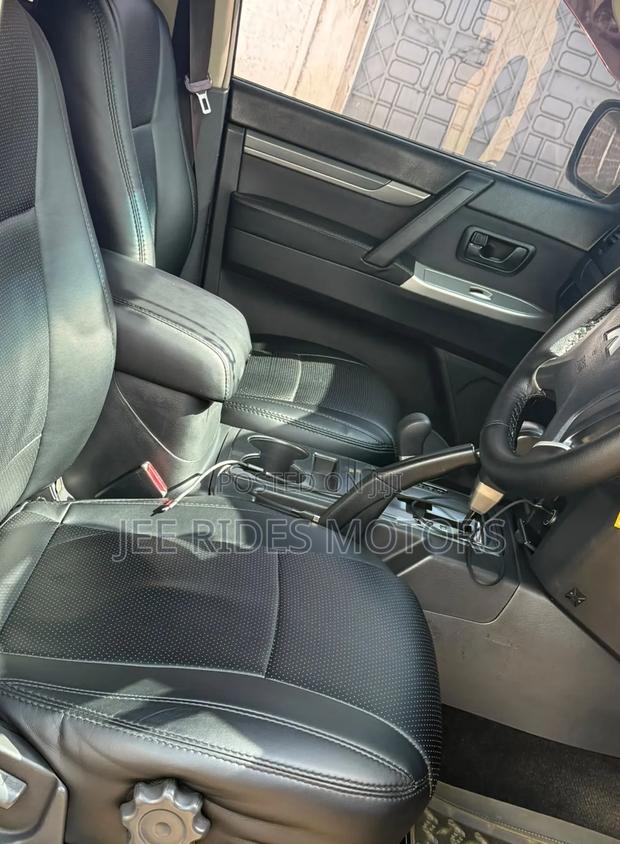 Mitsubishi Pajero 2015 Silver