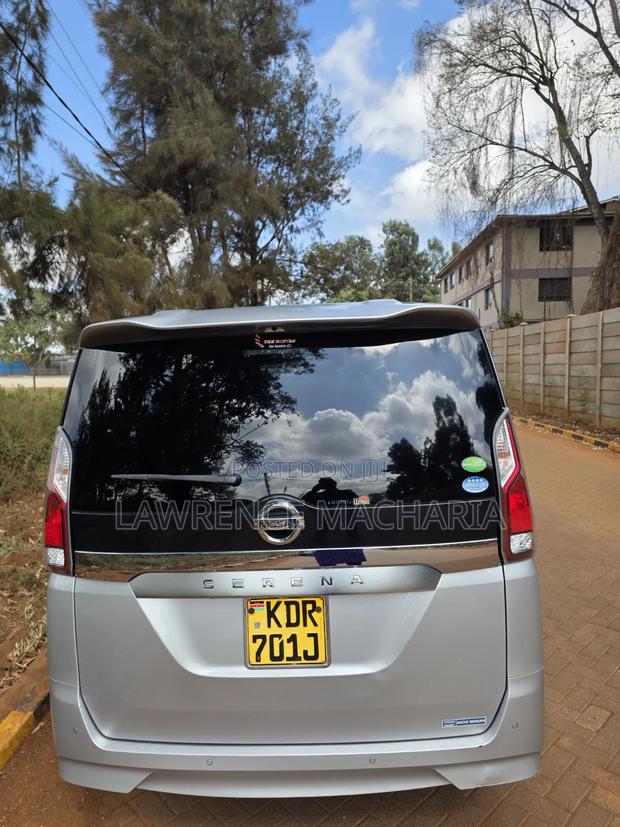 Nissan Serena 2017 Silver