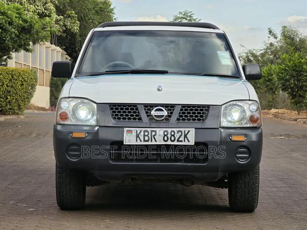 Nissan Hardbody 2011 Pearl