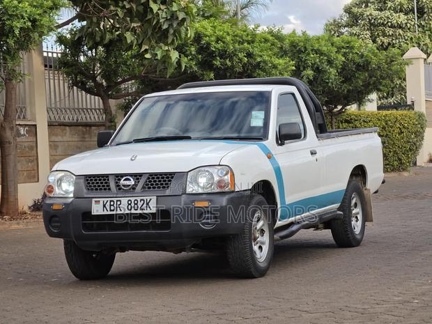 Nissan Hardbody 2011 Pearl