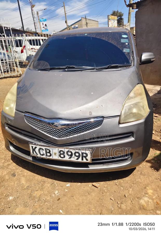 Toyota Ractis 1.5 FWD 2009 Gray