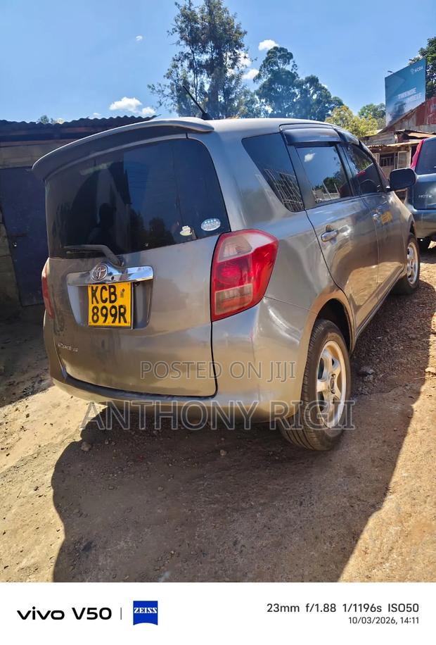 Toyota Ractis 1.5 FWD 2009 Gray