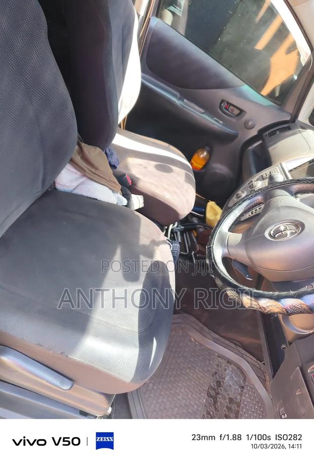 Toyota Ractis 1.5 FWD 2009 Gray