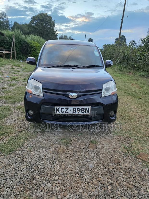 Toyota Sienta 1.5 FWD 2013 Gray