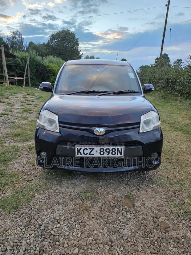 Toyota Sienta 1.5 FWD 2013 Gray