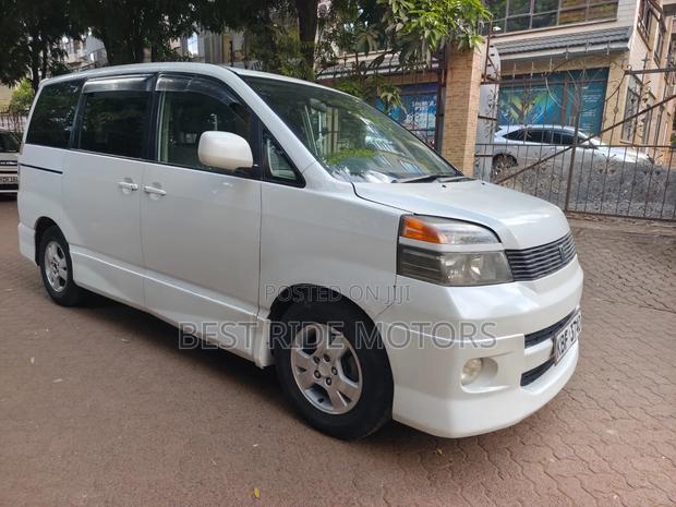 Toyota Voxy 2002 White