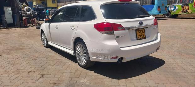 Subaru Legacy 2.5i Limited 2009 White