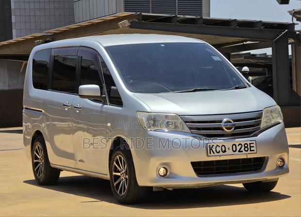 Nissan Serena 2011 Silver