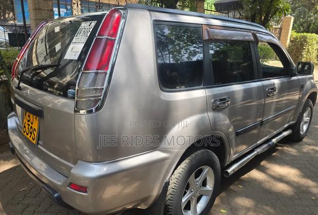 Nissan X-Trail 2002 Gray