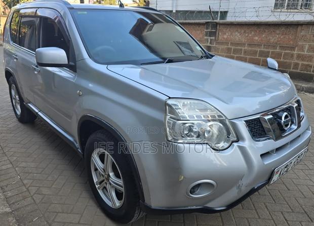 Nissan X-Trail 2010 Silver